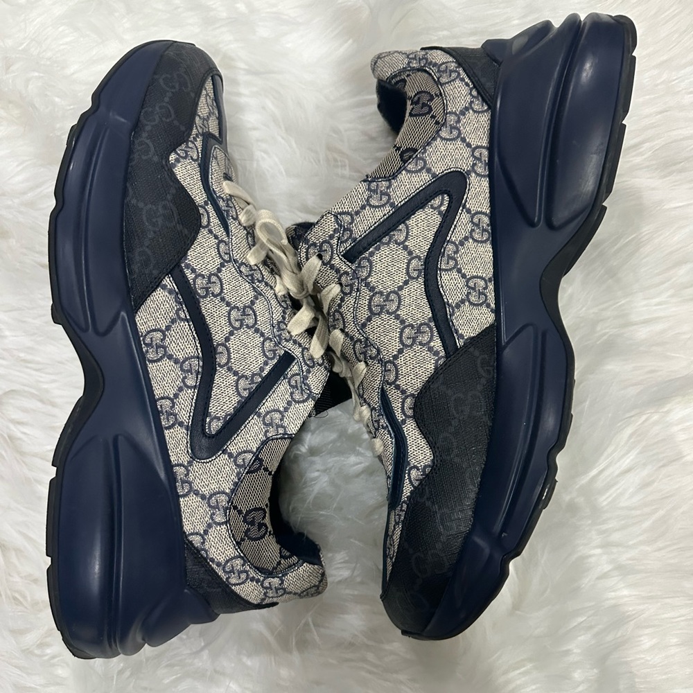 Men's gucci supreme navy and black tennis shoes